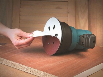 Круг абразивный шлифовальный на липучке 8 отверстий Ø125 P320 (УПАКОВКА ПО 100ШТ)